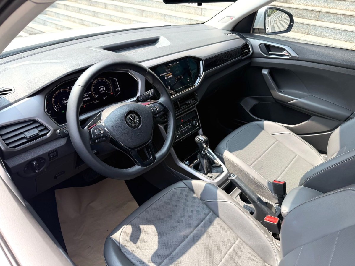 Volkswagen T-Cross 2021 car image #9