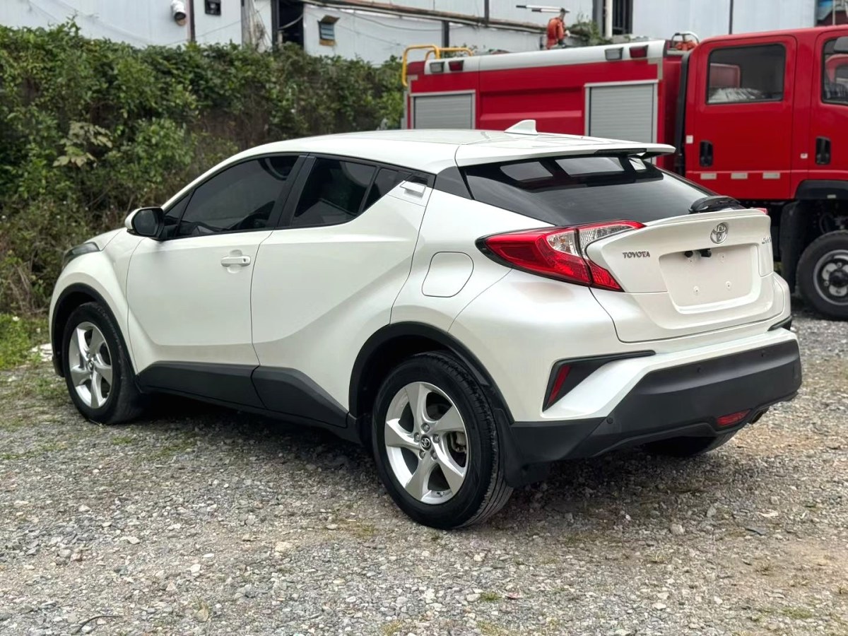 Toyota C-HR 2020 car image #9