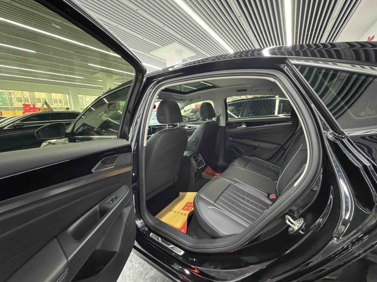 Volkswagen Passat 2023 صورة سيارة #9