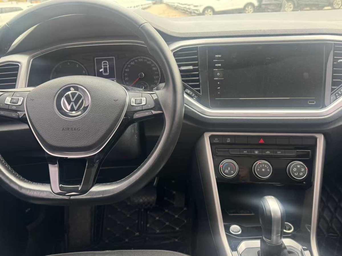 Volkswagen T-Roc 2022 car image #9