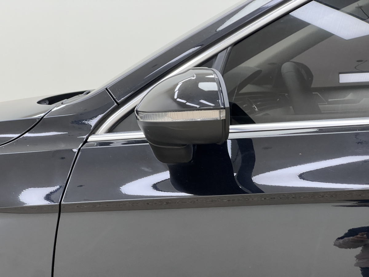 Volkswagen 2017 car image #9