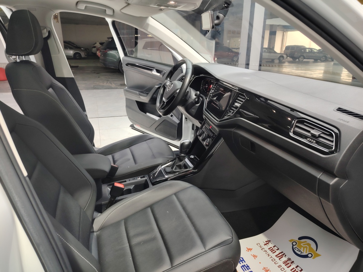 Volkswagen T-Roc 2022 car image #9