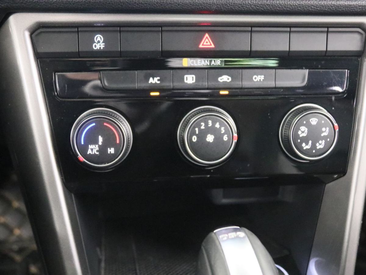 Volkswagen T-Roc 2019 car image #9