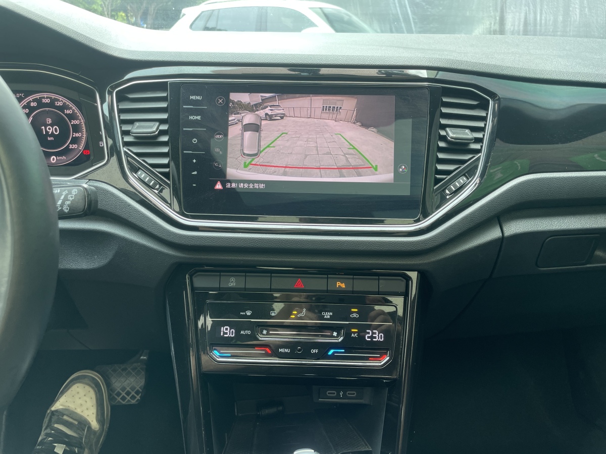 Volkswagen T-Roc 2022 car image #9