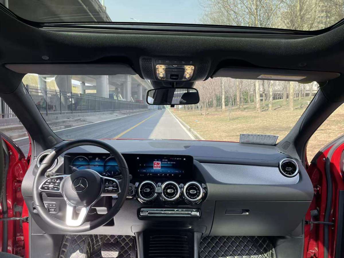 Mercedes-Benz GLA Class 2023 car image #9