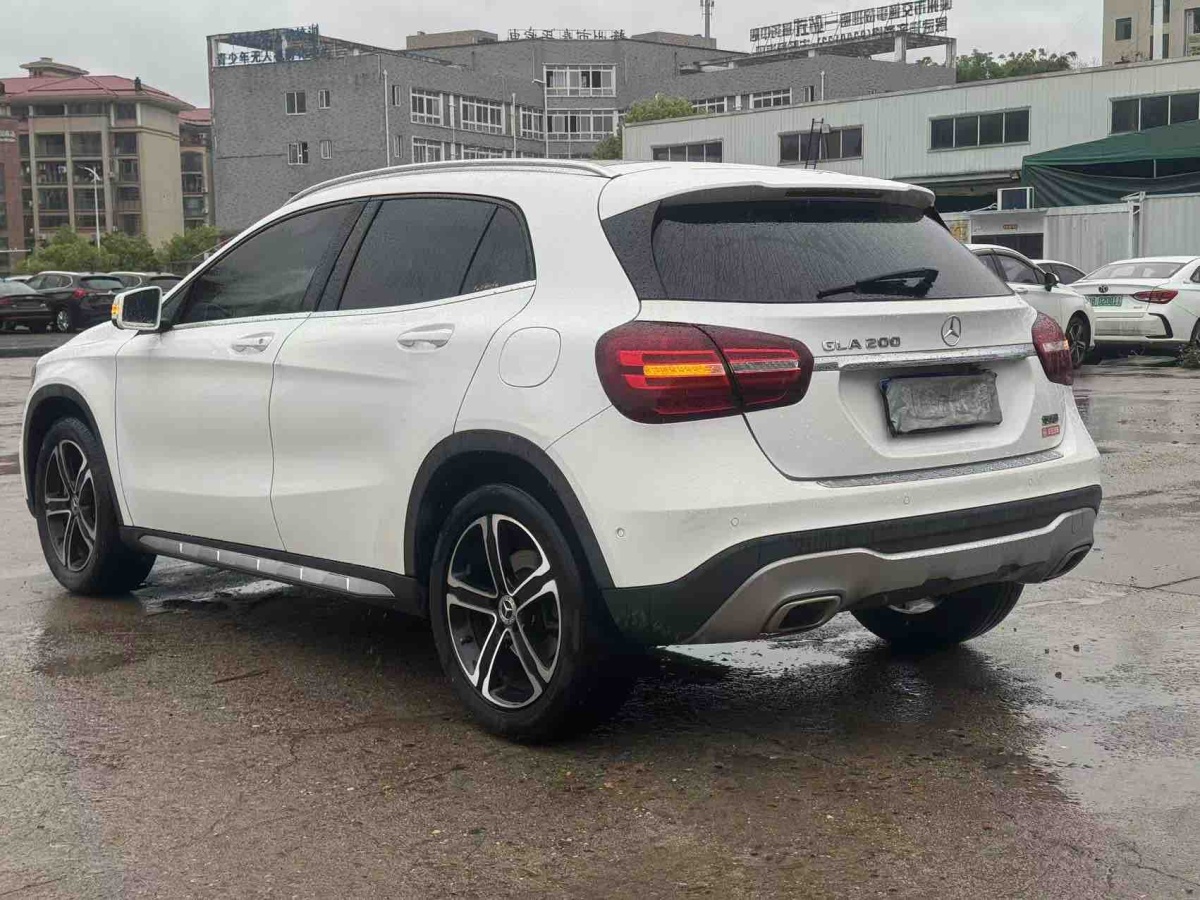 Mercedes-Benz GLA Class 2018 car image #9