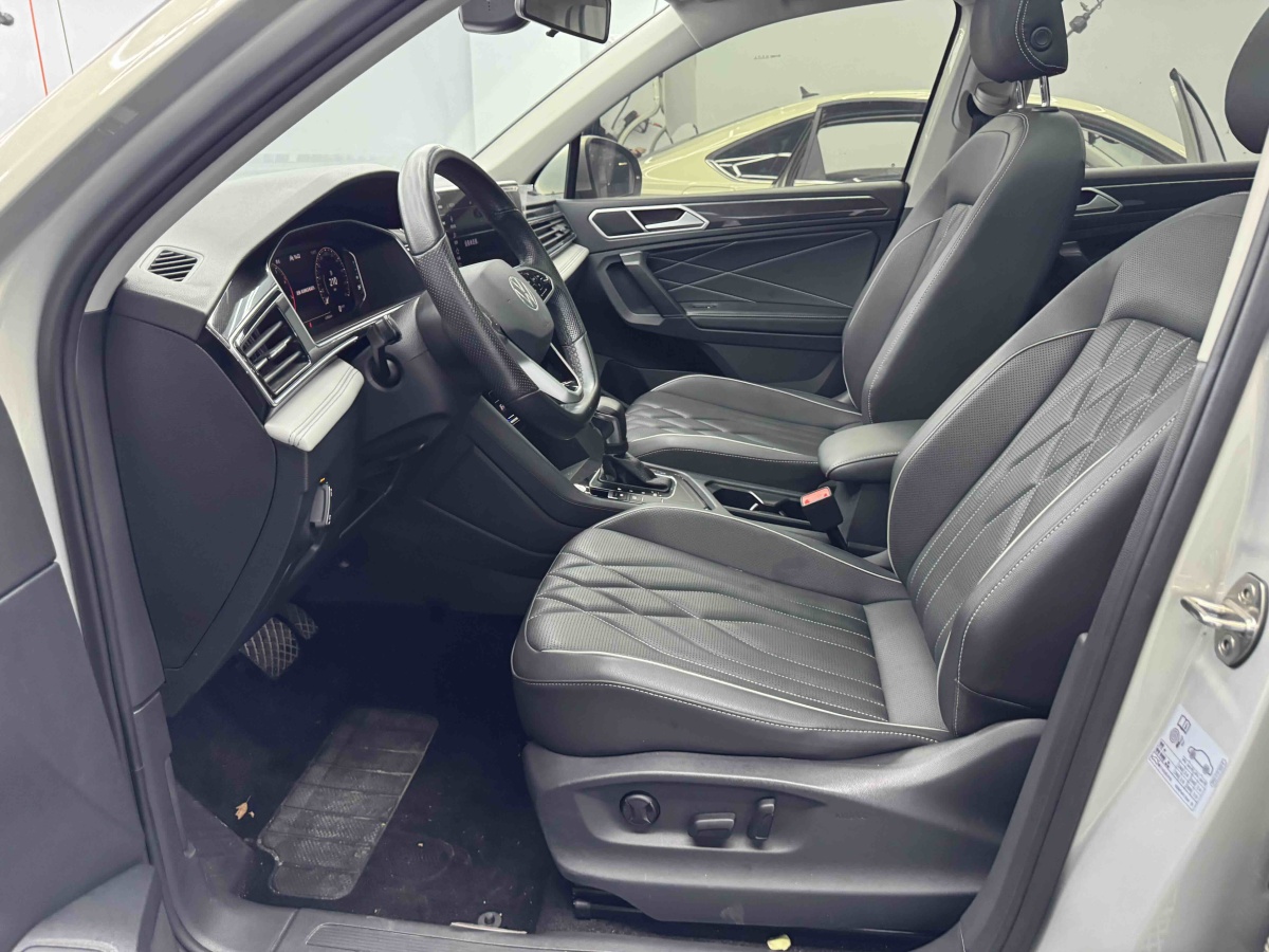 Volkswagen Tiguan L 2022 immagine di auto #9