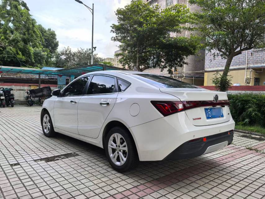 MG GT 2016 car image #9