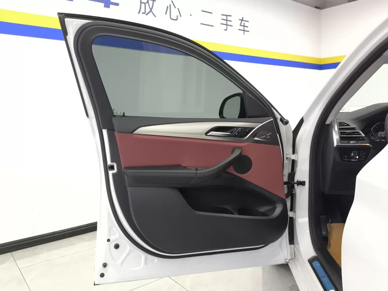 BMW X4 M40i 2024 car image #9