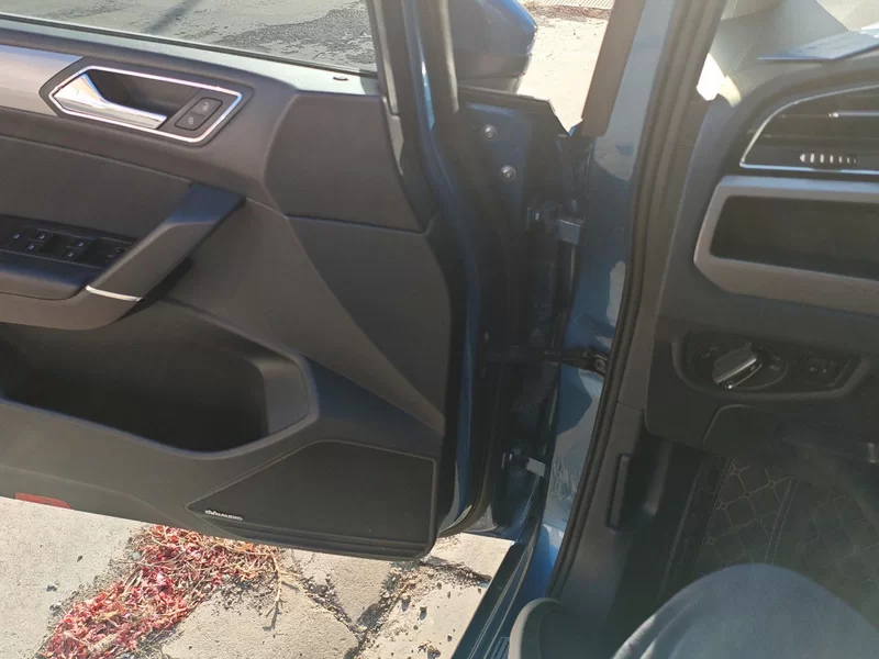 Volkswagen Touran 2018 car image #9