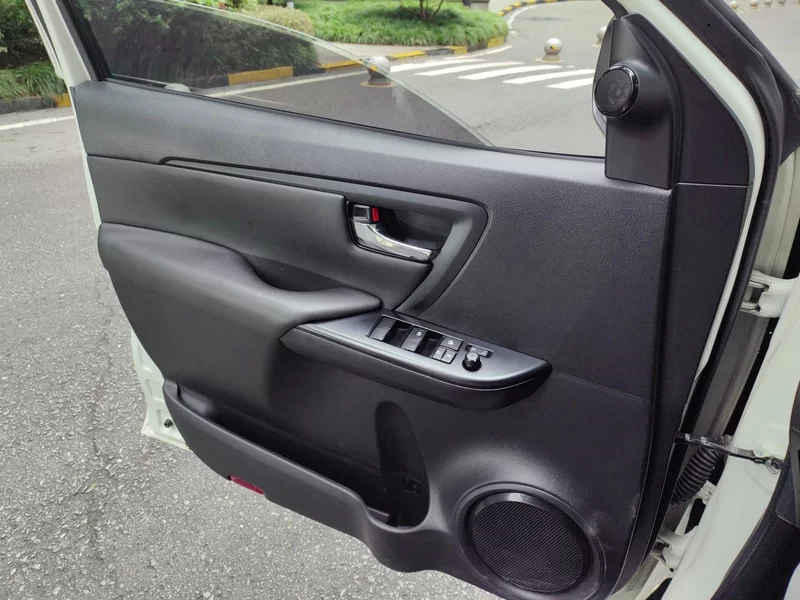 Toyota Fortuner 2018 car image #9