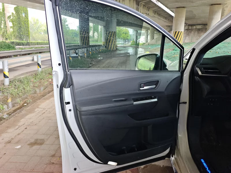 Toyota Sienna 2023 image de voiture #9