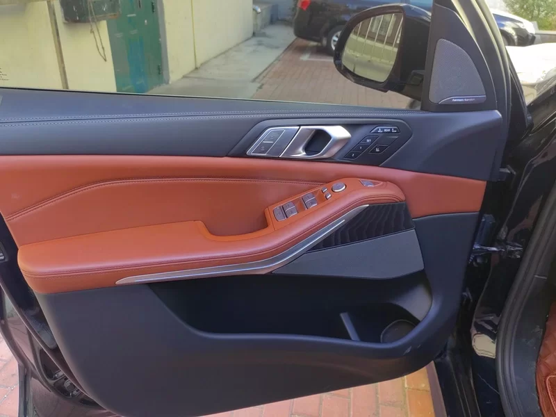 BMW X7 M60i 2021 car image #9