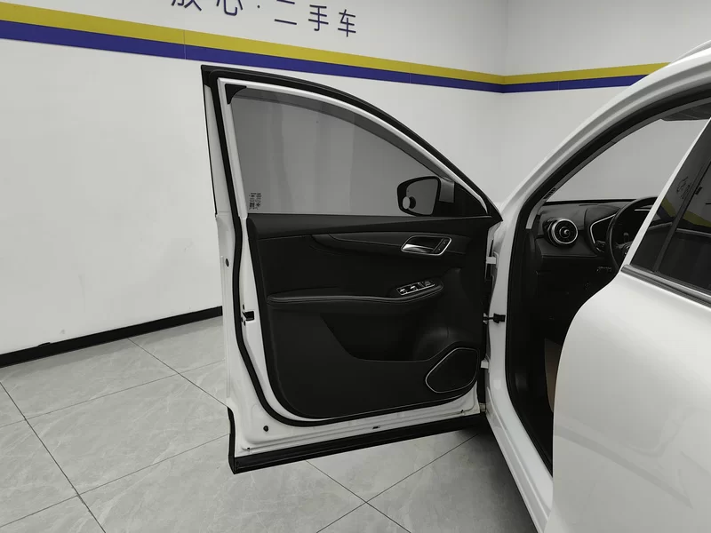 MG Pilot 2023 car image #9