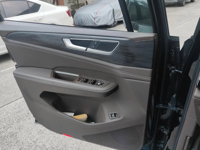 Volkswagen Viloran 2022 car image #9