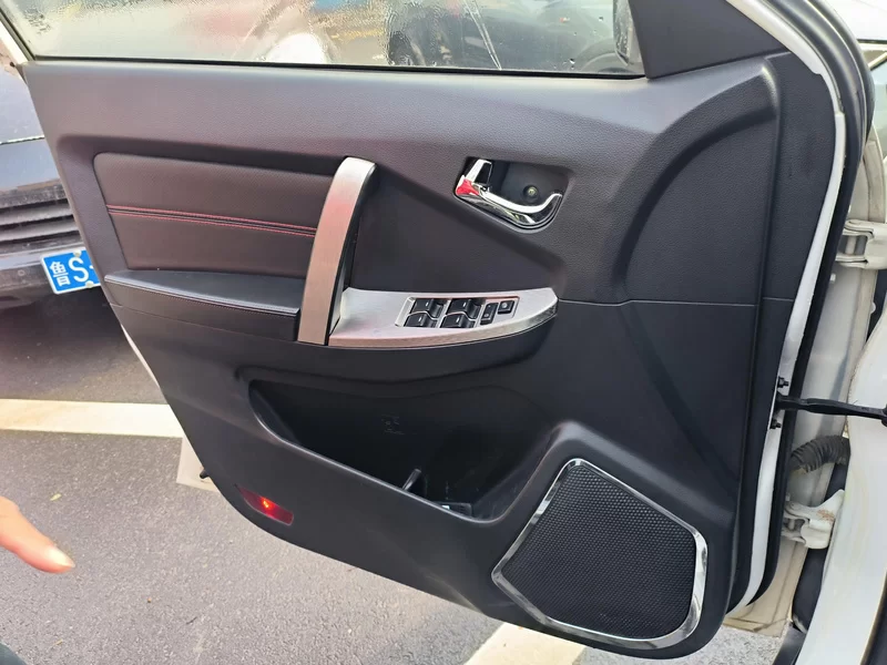 GEELY GX7 2015 car image #9