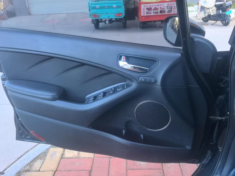 Kia Forte Koup 2015 car image #9