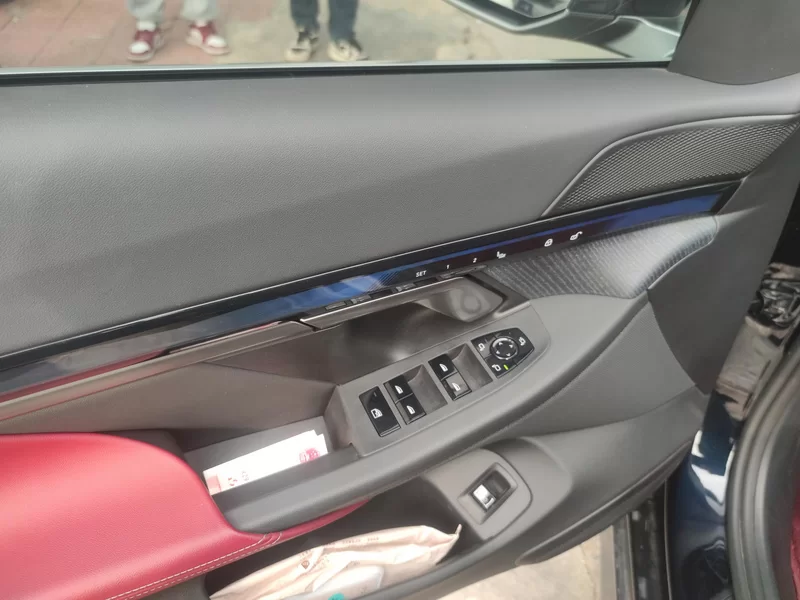 BMW i5 M60 2024 car image #9