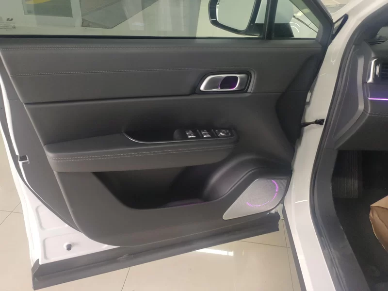 理想汽车 理想ONE 2020 汽车图片 #9