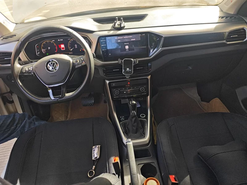 Volkswagen T-Cross 2022 car image #9