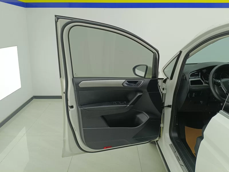 Volkswagen Touran 2021 immagine di auto #9