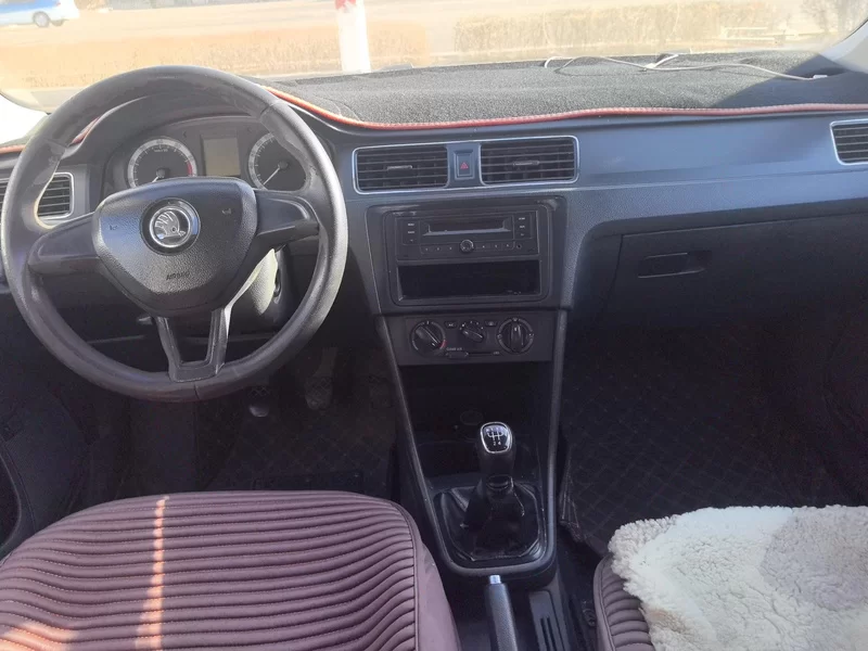 Skoda Rapid 2018 car image #9
