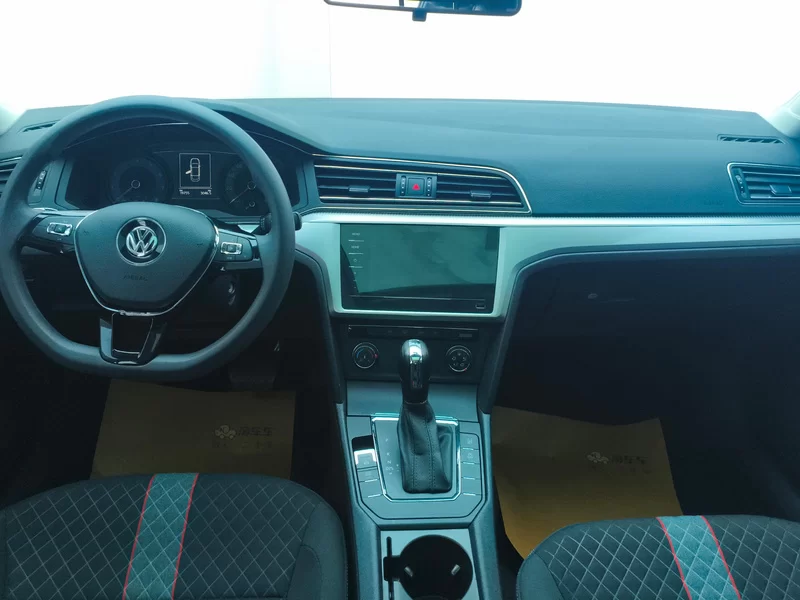 Volkswagen Lamando 2022 car image #9