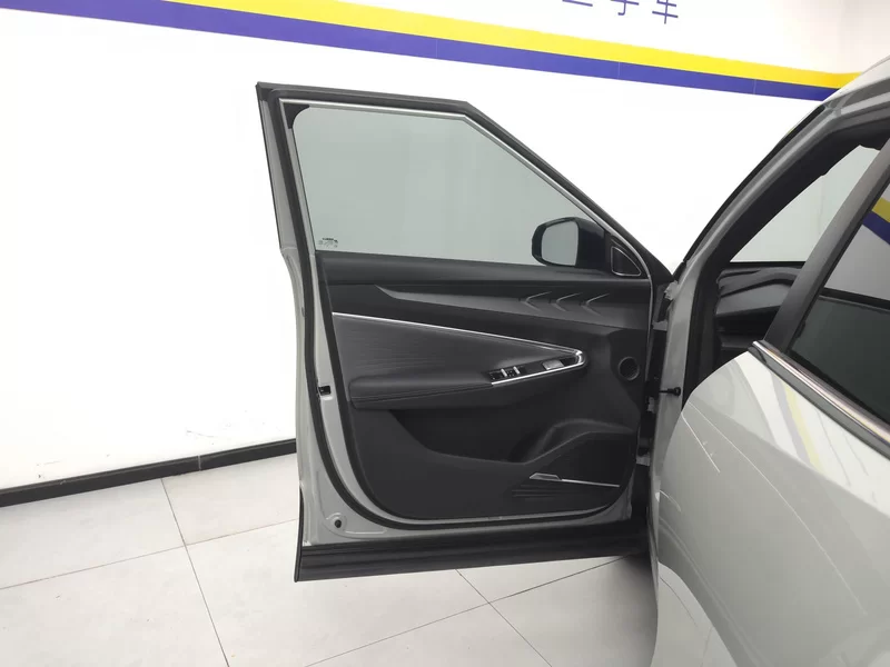 GEELY Boyue 2023 car image #9