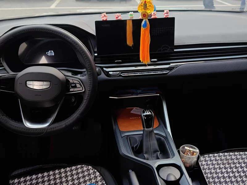 GEELY Emgrand 2025 car image #9