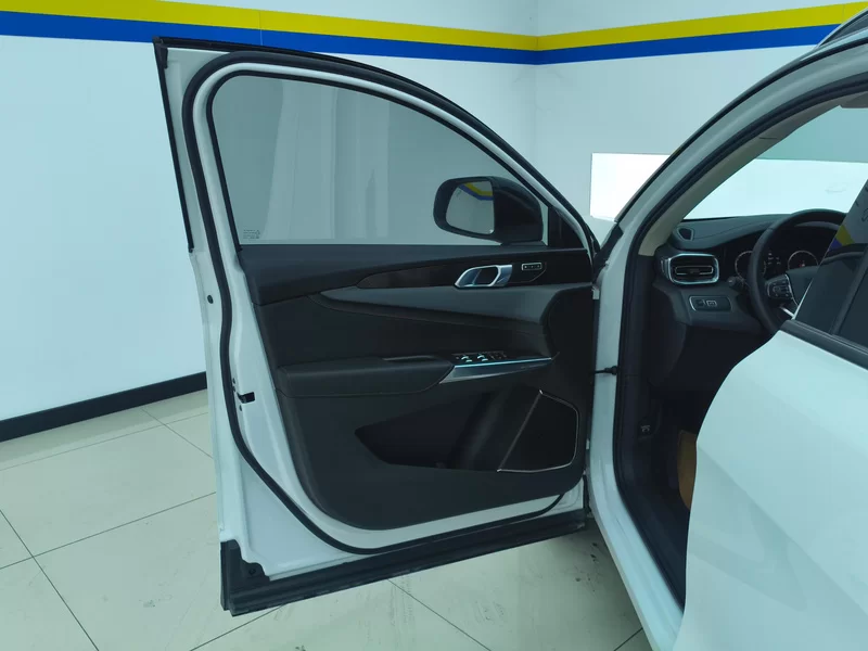 Lynk & Co 01 2018 #9 Lynk & Co 01 2018 car image #9