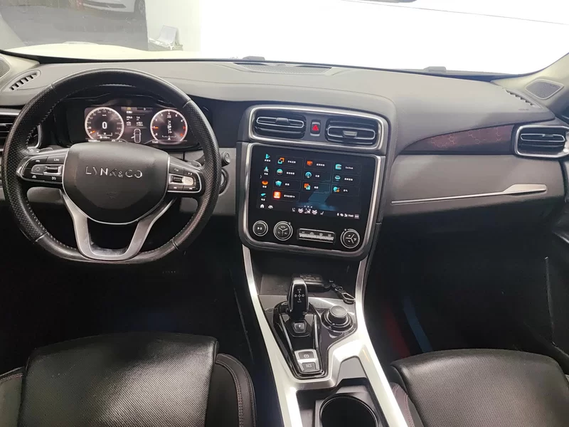Lynk & Co 01 2019 #9 Lynk & Co 01 2019 car image #9