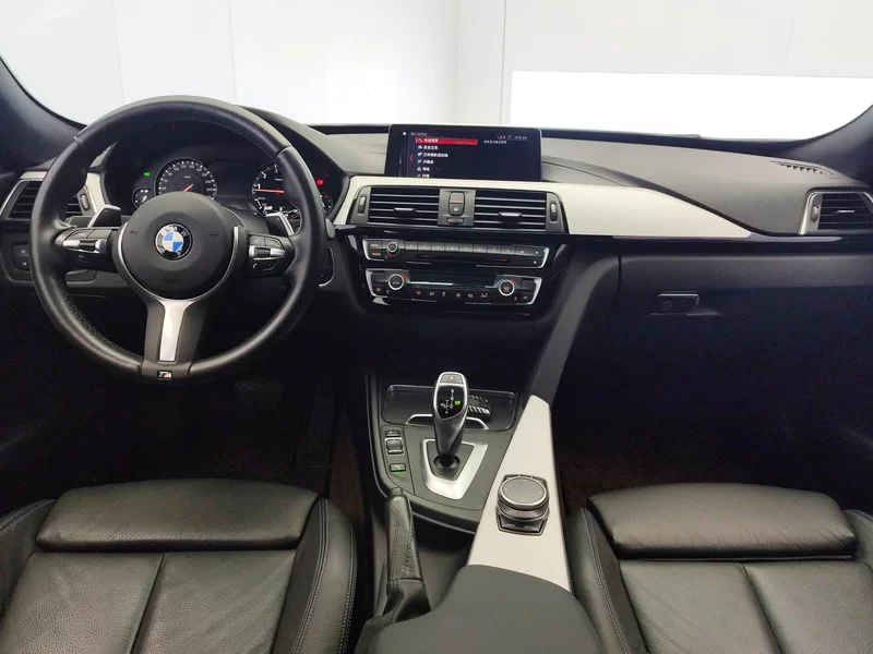 BMW 3 Series GT 2018 immagine di auto #9