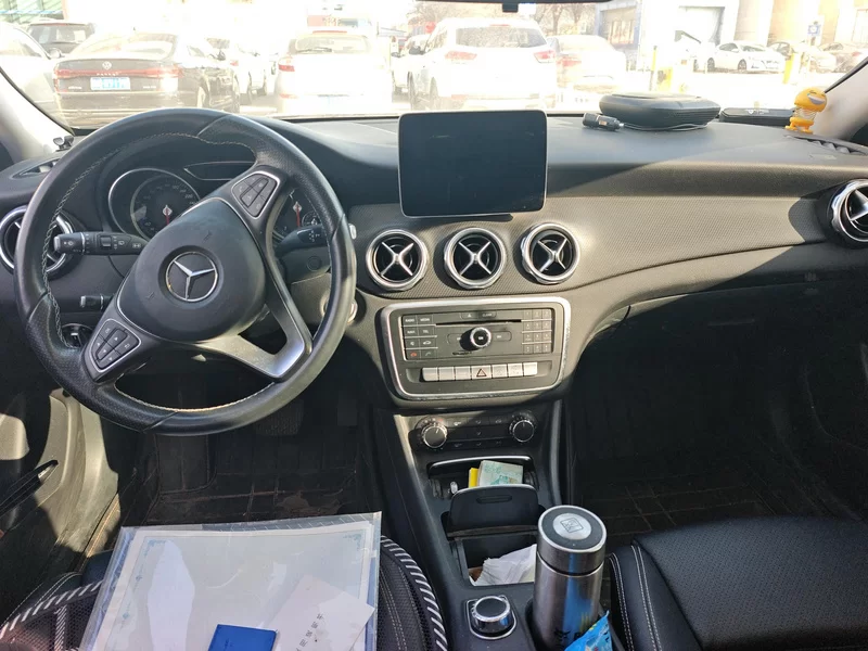 Mercedes-Benz GLA Class 2018 car image #9