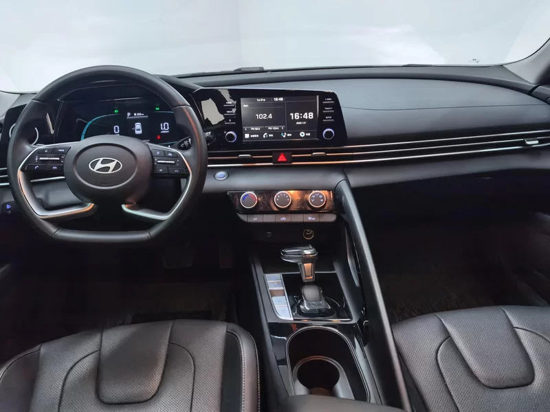 Hyundai Elantra 2024 car image #9