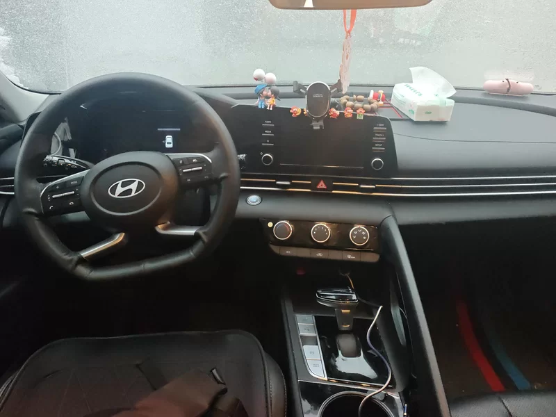 Hyundai Elantra 2023 car image #9