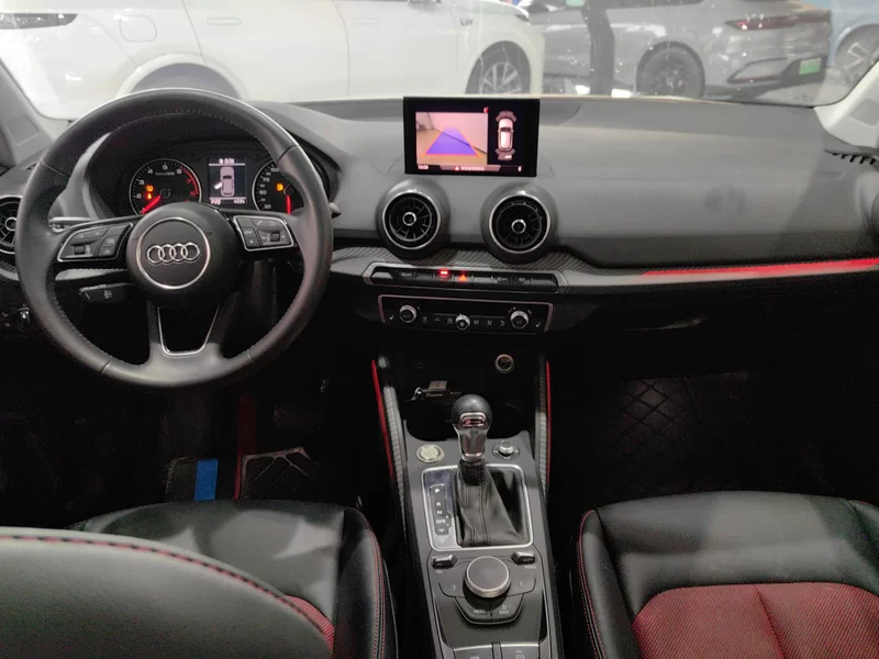 Audi Q2L 2020 car image #9