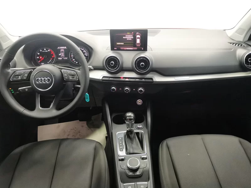 Audi Q2L 2020 car image #9