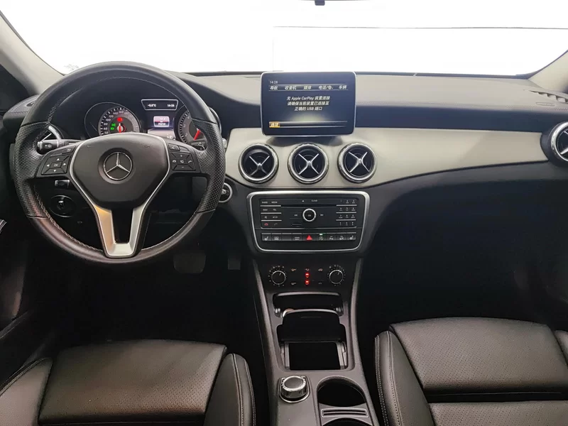 Mercedes-Benz GLA Class 2016 immagine di auto #9