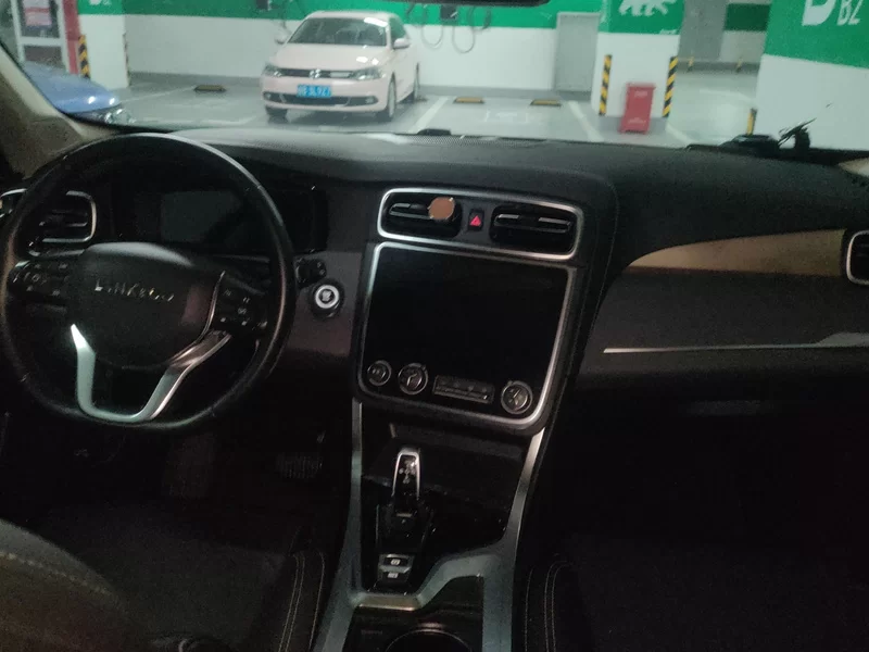 Lynk & Co 2019 #9 Lynk & Co 2019 car image #9