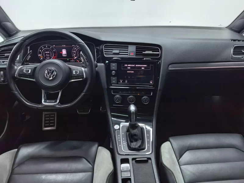 Volkswagen Golf 2020 car image #9