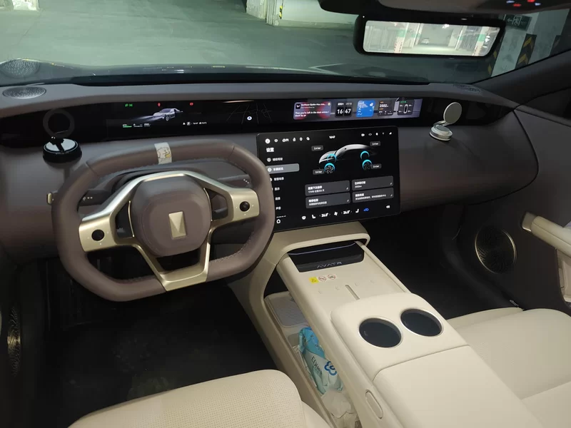 Avatr 06 2025 car image #9