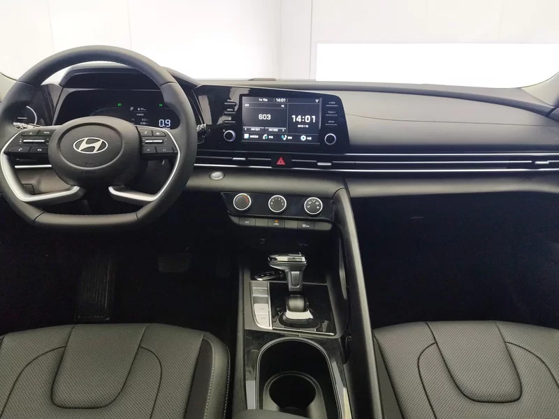 Hyundai Elantra 2023 car image #9