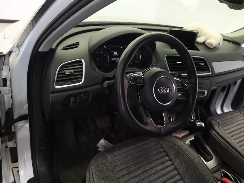 Audi Q3 2016 car image #9
