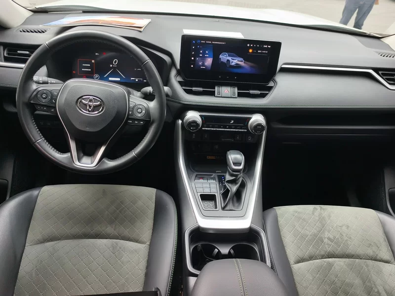 Toyota RAV4 2023 immagine di auto #9