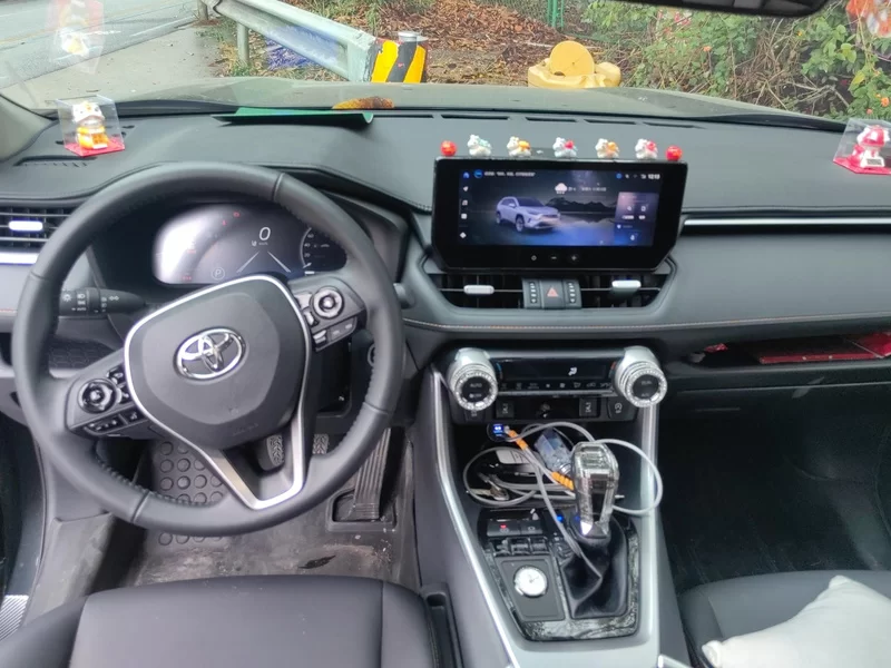 Toyota RAV4 2025 car image #9