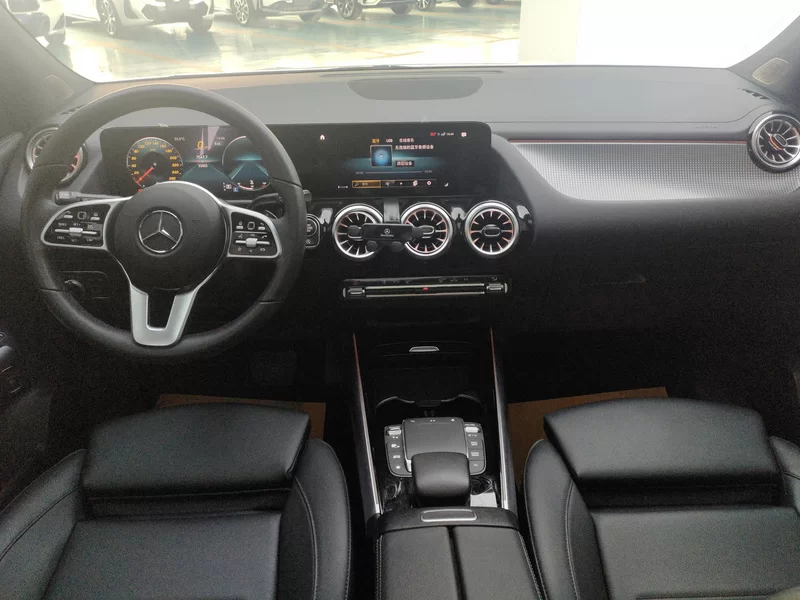Mercedes-Benz GLA Class 2023 car image #9