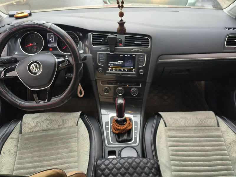 Volkswagen Golf 2017 car image #9