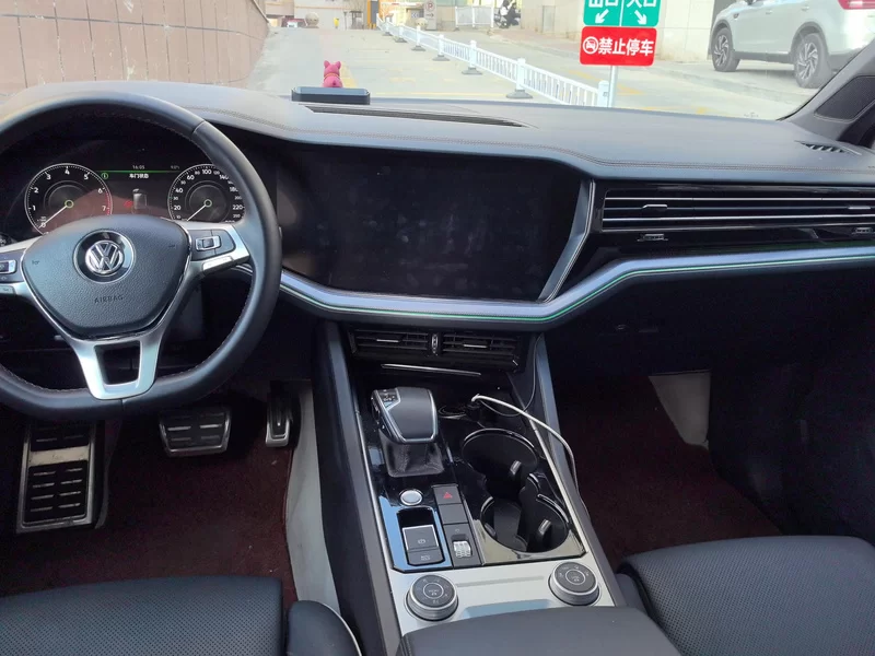 Volkswagen Touareg 2020 car image #9