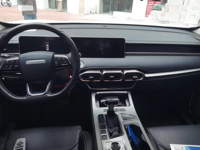 X70 2023 car image #9