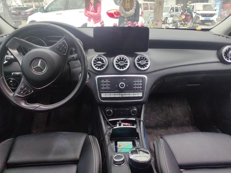 Mercedes-Benz GLA Class 2018 car image #9